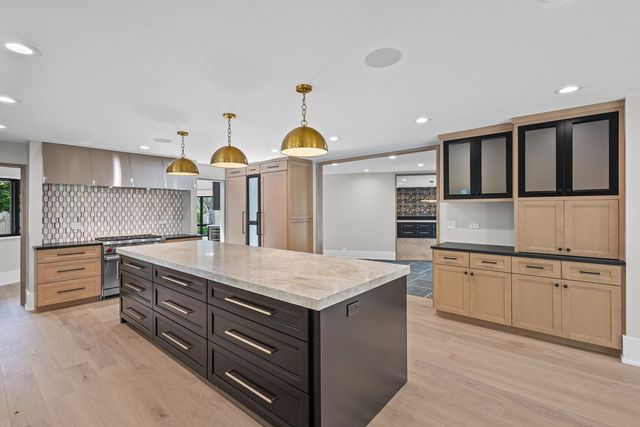 411 Woodland Court, Glenview, IL 60025