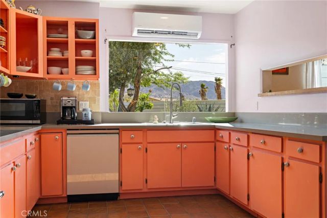 6766 Mesquite Drive, 29 Palms, CA 92277