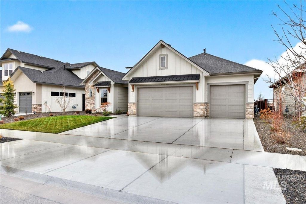1911 N Willowick Ave, Eagle, ID 83616