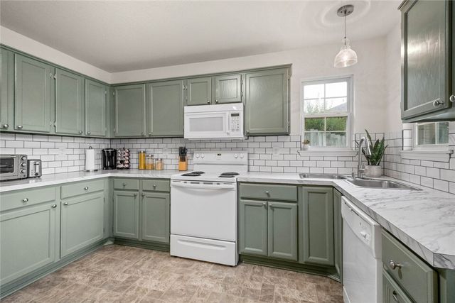 906 SW Terry Lane, Bentonville, AR 72712