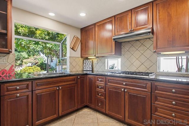 9534 Vervain St, San Diego, CA 92129