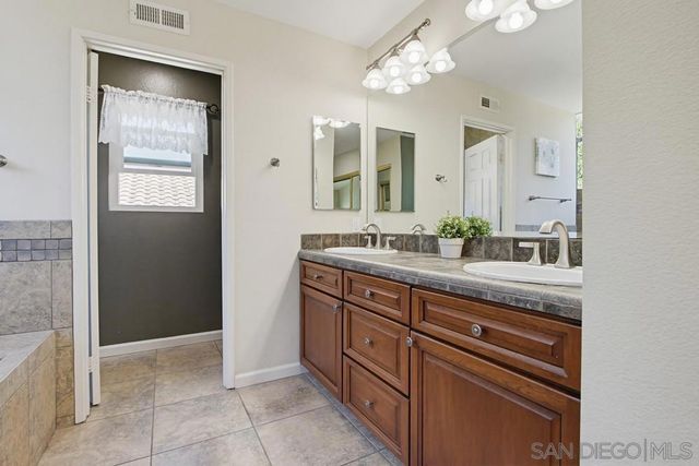 9534 Vervain St, San Diego, CA 92129