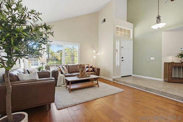 9534 Vervain St, San Diego, CA 92129