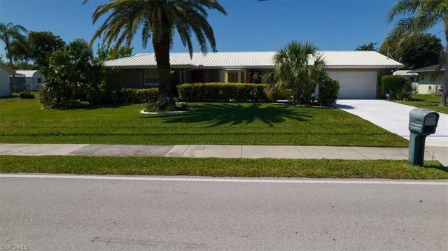 3724 Country Club BLVD, Cape Coral, FL 33904