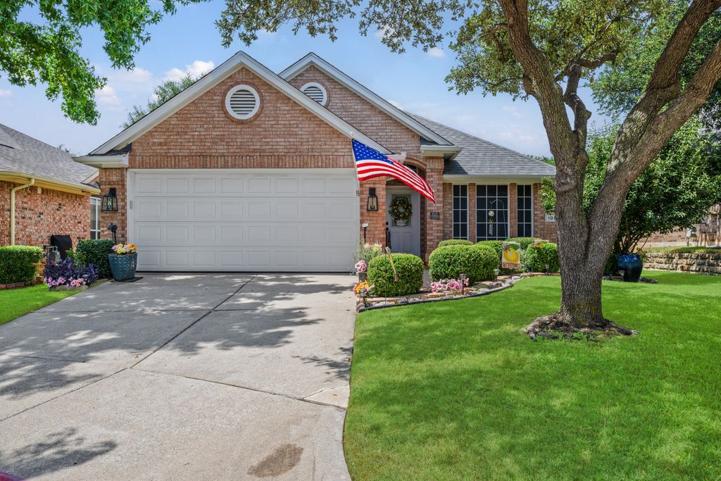 1013 Harwood Court, Euless, TX 76039