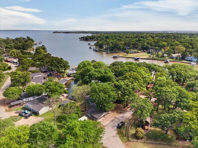 1529 Oak Shore Drive, Tool, TX 75143