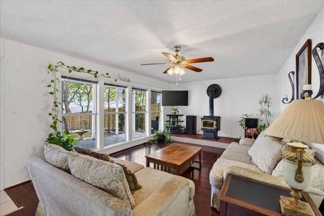 1529 Oak Shore Drive, Tool, TX 75143