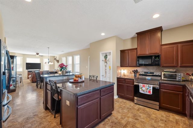 3418 Barbers Hill Road, Highlands, TX 77562