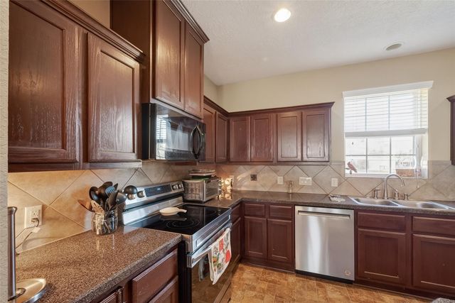 3418 Barbers Hill Road, Highlands, TX 77562