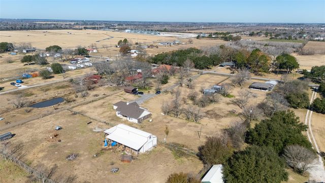 3418 Barbers Hill Road, Highlands, TX 77562