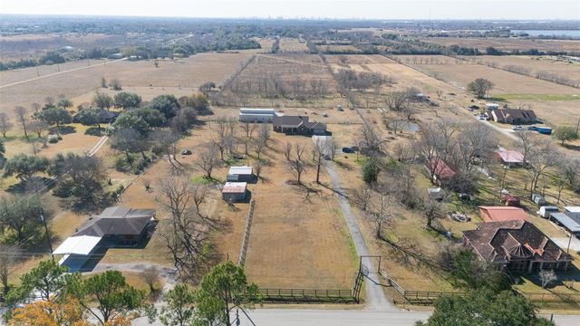 3418 Barbers Hill Road, Highlands, TX 77562