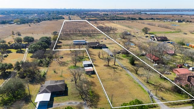 3418 Barbers Hill Road, Highlands, TX 77562