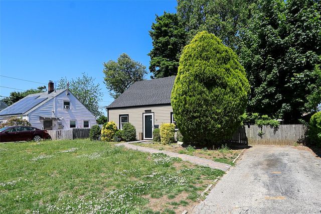 12 Garland, Westbury, NY 11590