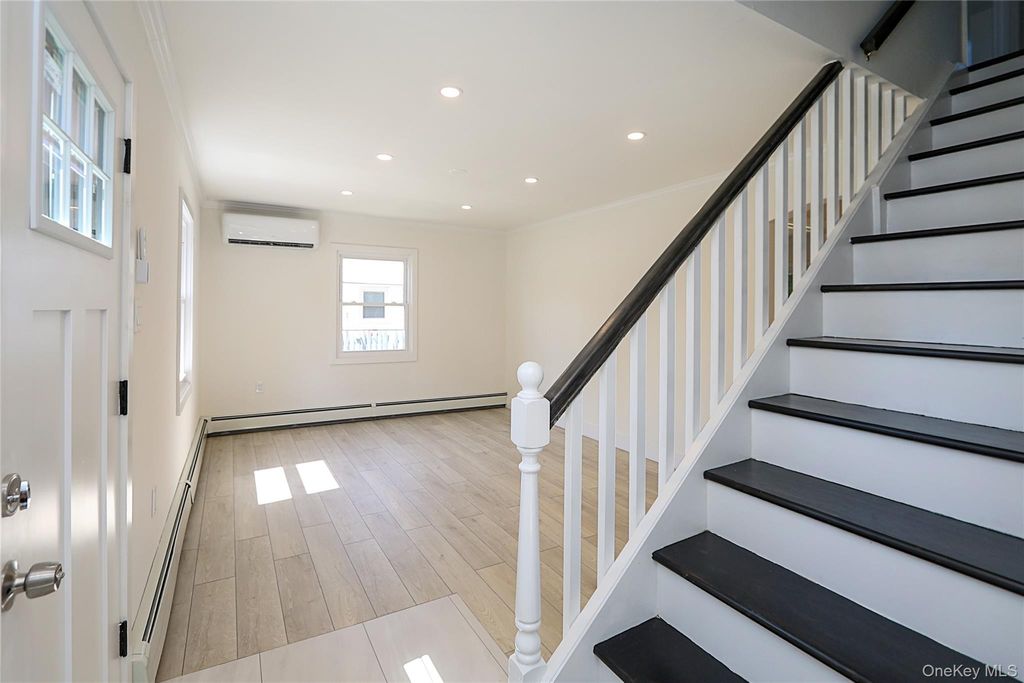 12 Garland, Westbury, NY 11590 — photo 4