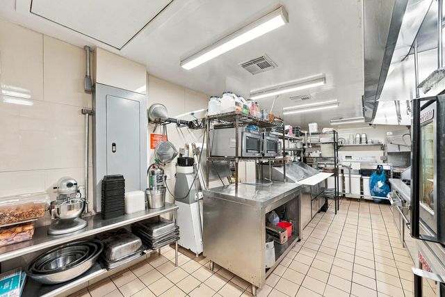 1576 E OAKLAND PARK Boulevard, Oakland Park, FL 33334