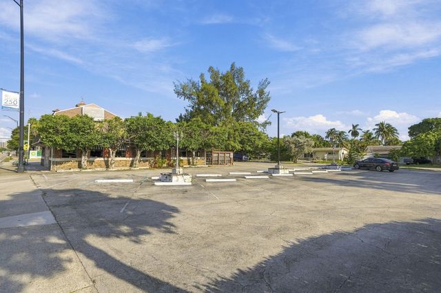 1576 E OAKLAND PARK Boulevard, Oakland Park, FL 33334