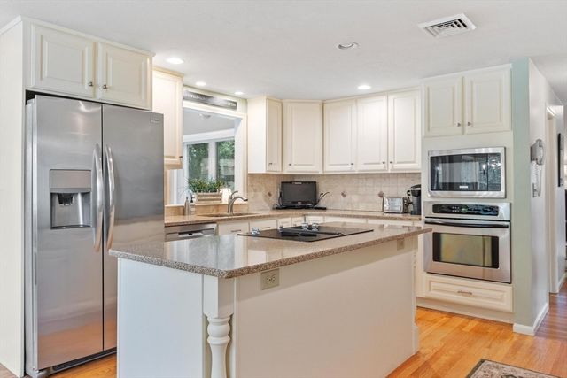 170 Jamestown Rd, Leominster, MA 01453