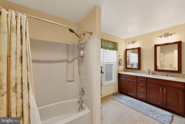 1533 GLENMONT LN, West Chester, PA 19380