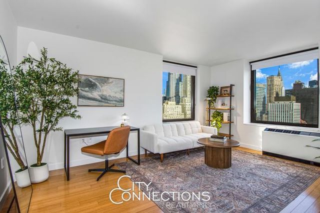 100 W 39th St Apt 38E, New York City, NY 10018