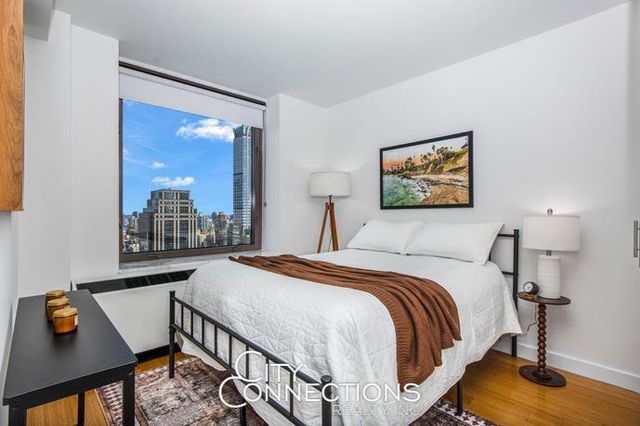 100 W 39th St Apt 38E, New York City, NY 10018