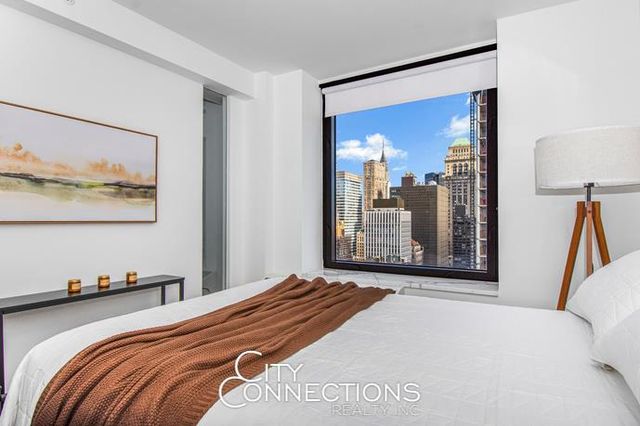 100 W 39th St Apt 38E, New York City, NY 10018