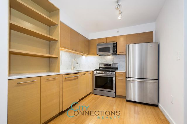 100 W 39th St Apt 38E, New York City, NY 10018