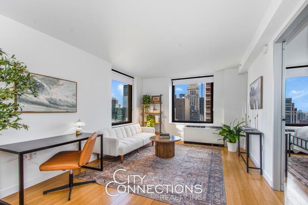 100 W 39th St Apt 38E, New York City, NY 10018