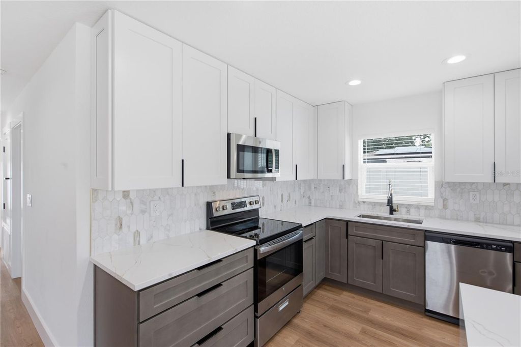 Image 15 of property listing at 5502 N HABANA AVENUE, Tampa, FL 33614