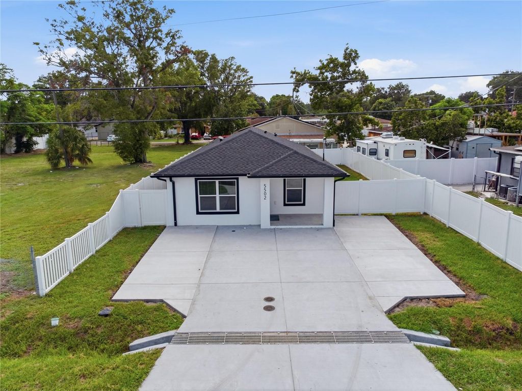 Image 6 of property listing at 5502 N HABANA AVENUE, Tampa, FL 33614
