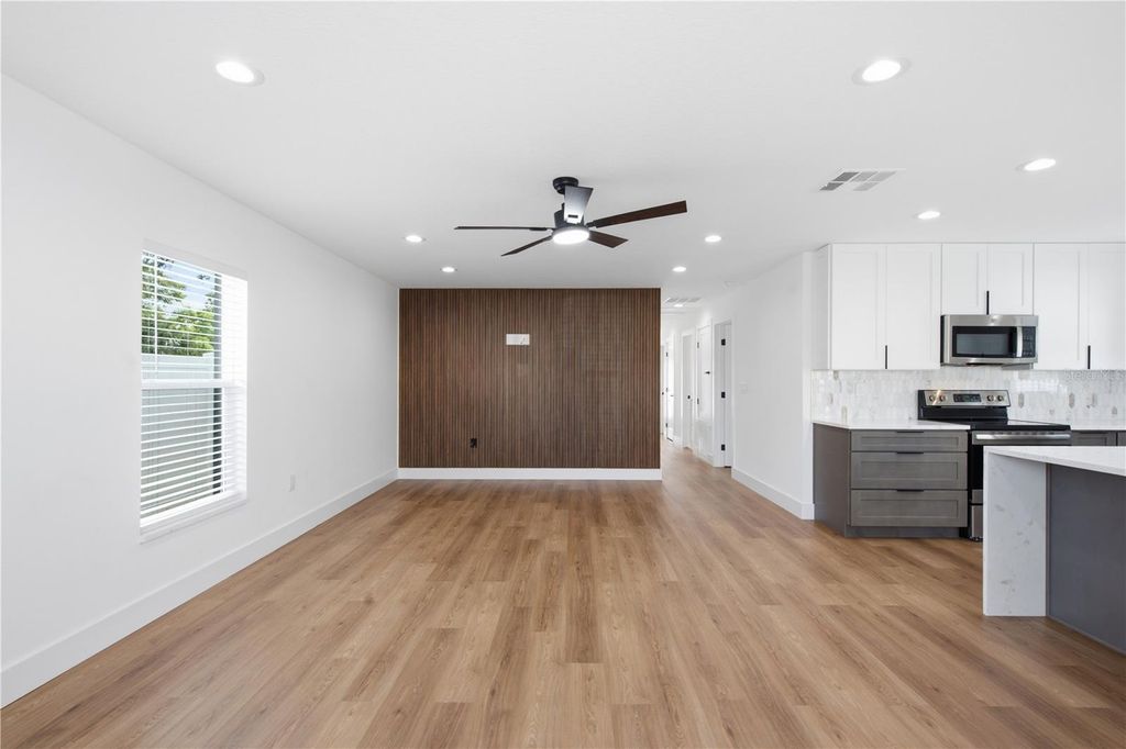 Image 8 of property listing at 5502 N HABANA AVENUE, Tampa, FL 33614