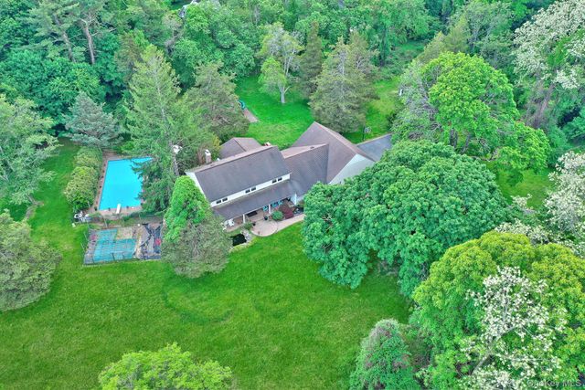15 Stillwater Road, Saint James, NY 11780