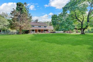 15 Stillwater Road, Saint James, NY 11780