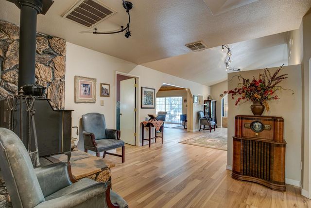 8698 Mountain Meadow Dr, Mountain Ranch, CA 95246