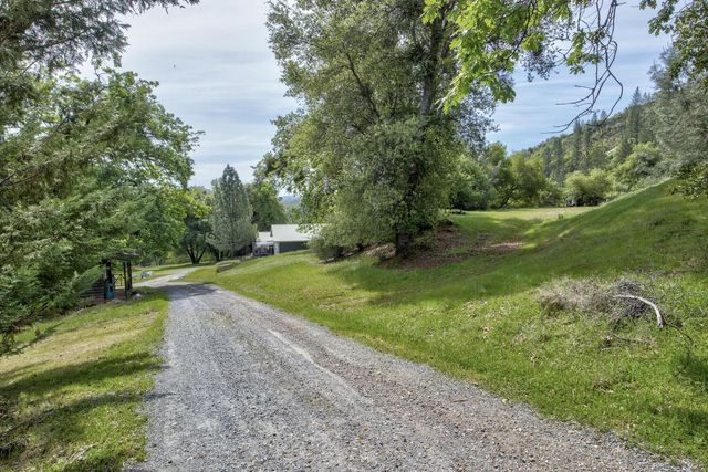 8698 Mountain Meadow Dr, Mountain Ranch, CA 95246