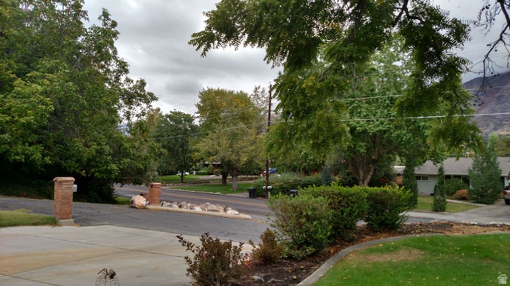 Image 7 of property listing at 1360 S CARTERVILLE RD, Orem, UT 84097