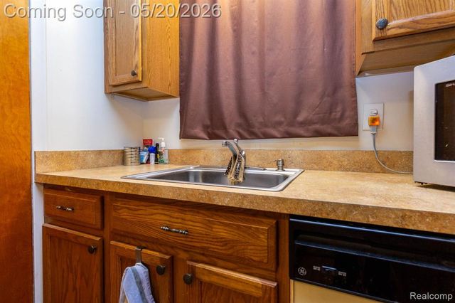 1002 Kettering Avenue, Pontiac, MI 48340