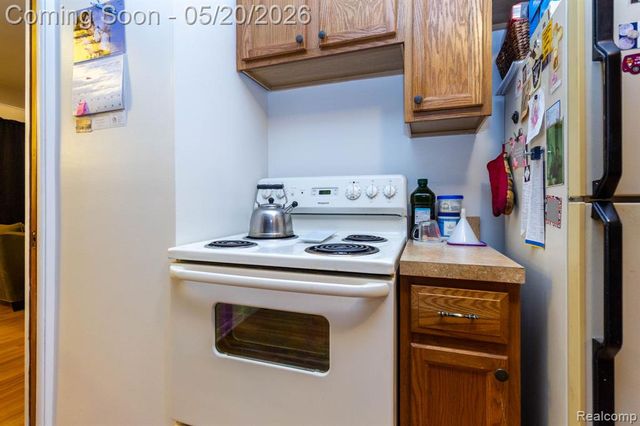 1002 Kettering Avenue, Pontiac, MI 48340
