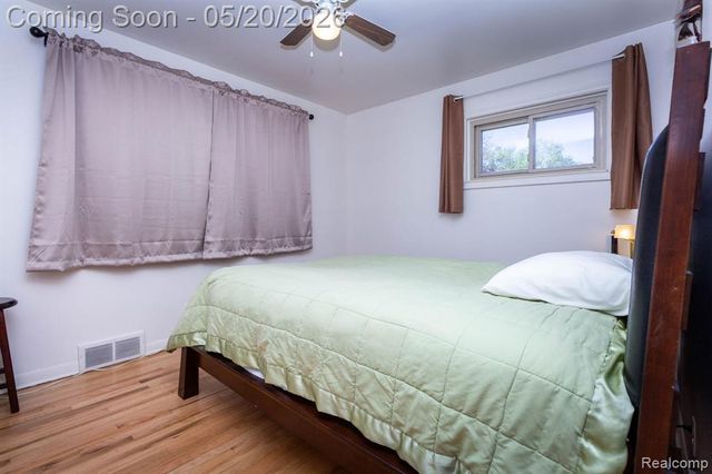 1002 Kettering Avenue, Pontiac, MI 48340