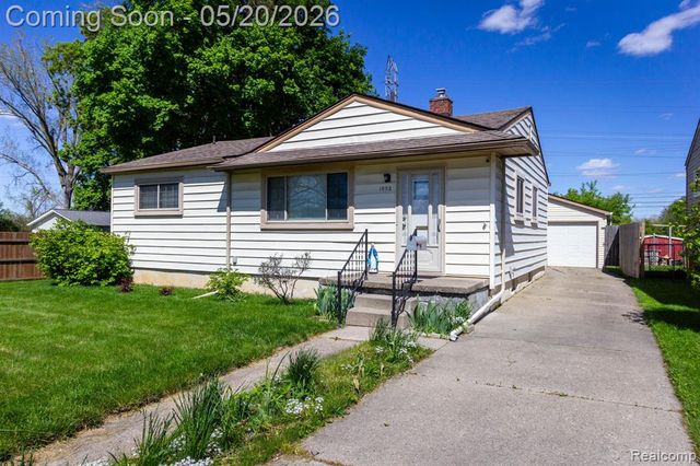 1002 Kettering Avenue, Pontiac, MI 48340