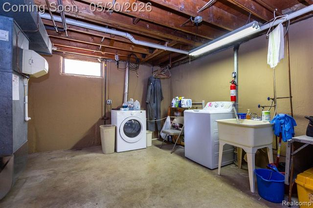 1002 Kettering Avenue, Pontiac, MI 48340