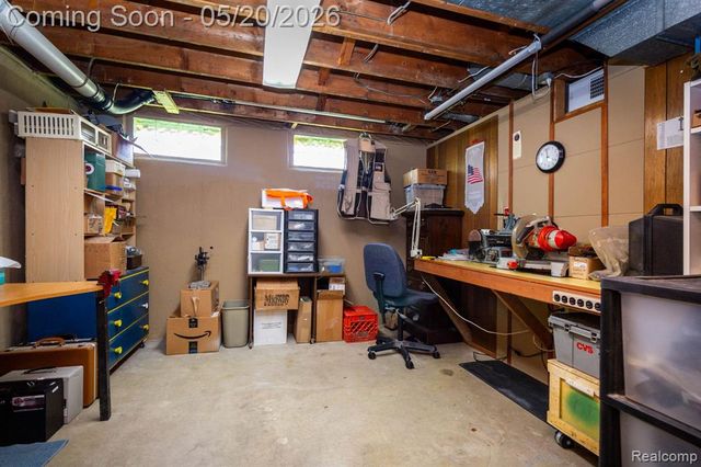 1002 Kettering Avenue, Pontiac, MI 48340