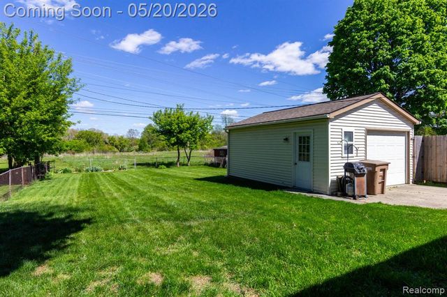1002 Kettering Avenue, Pontiac, MI 48340