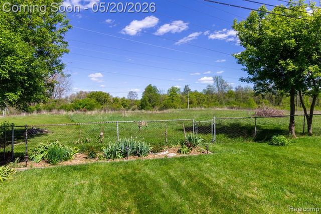 1002 Kettering Avenue, Pontiac, MI 48340