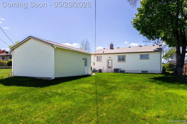 1002 Kettering Avenue, Pontiac, MI 48340