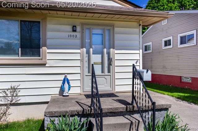 1002 Kettering Avenue, Pontiac, MI 48340