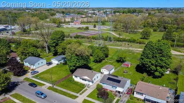 1002 Kettering Avenue, Pontiac, MI 48340