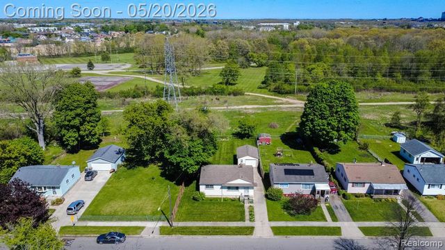 1002 Kettering Avenue, Pontiac, MI 48340