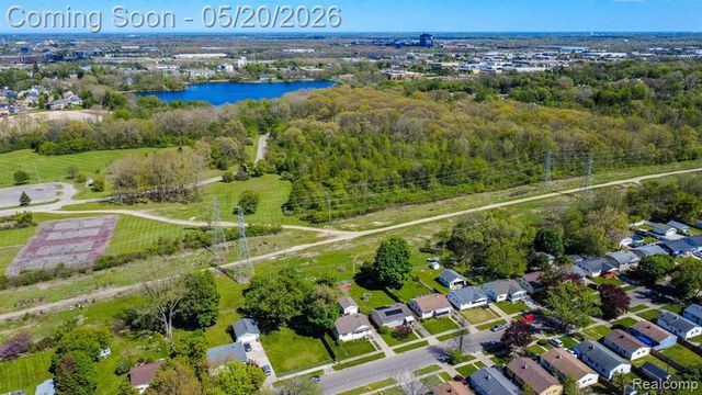 1002 Kettering Avenue, Pontiac, MI 48340
