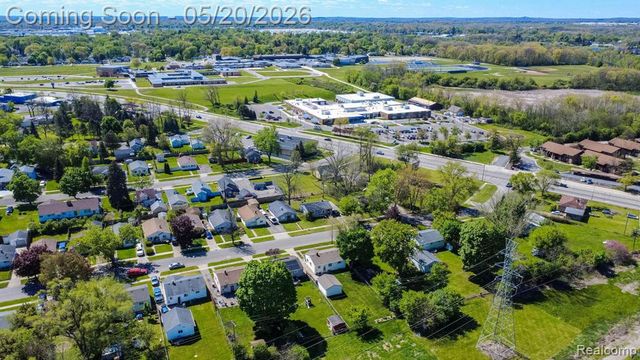 1002 Kettering Avenue, Pontiac, MI 48340