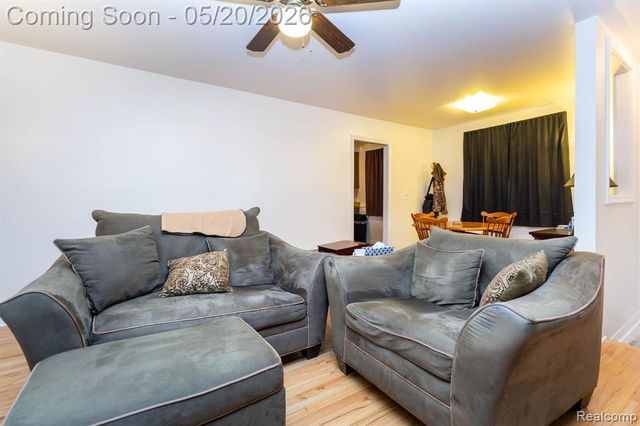 1002 Kettering Avenue, Pontiac, MI 48340